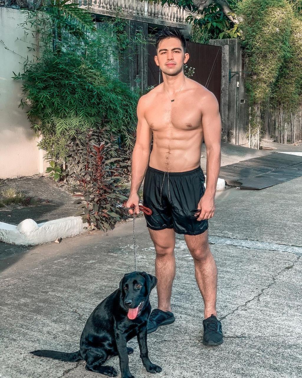 連瑞奇馬汀都注意到他！菲律賓帥氣星二代身材讓人垂涎：Derrick Monasterio - 51虹马