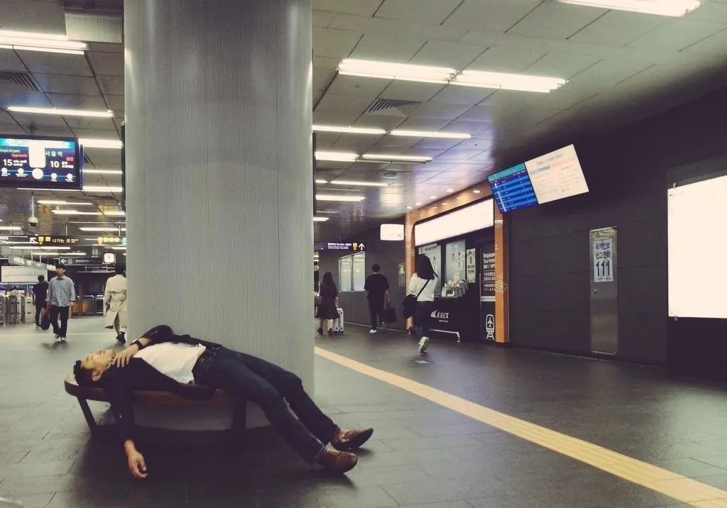 地铁抓拍偶遇的寸头肉壮小哥，荷尔蒙爆炸了！ - 51虹马