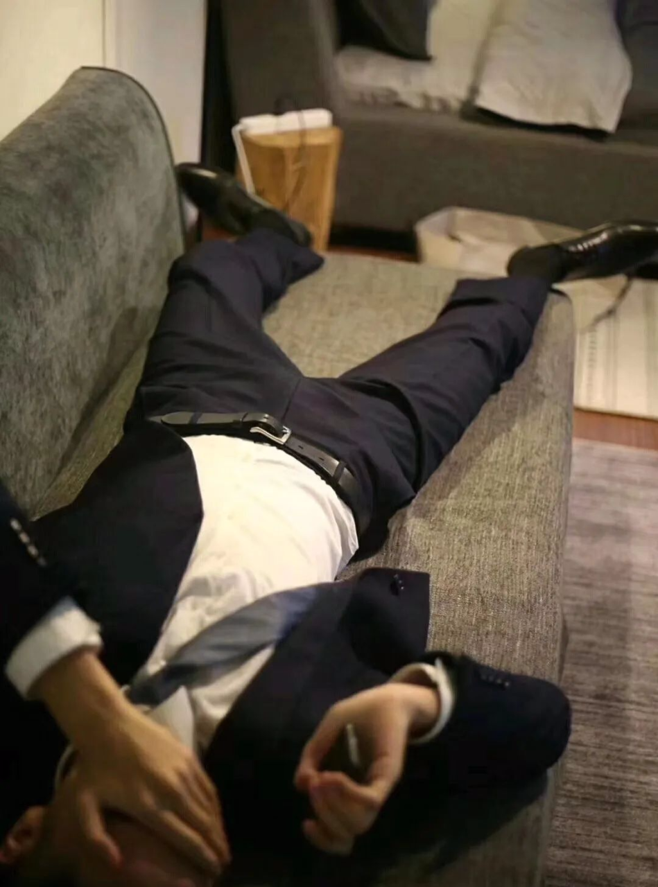 地铁抓拍偶遇的寸头肉壮小哥，荷尔蒙爆炸了！ - 51虹马