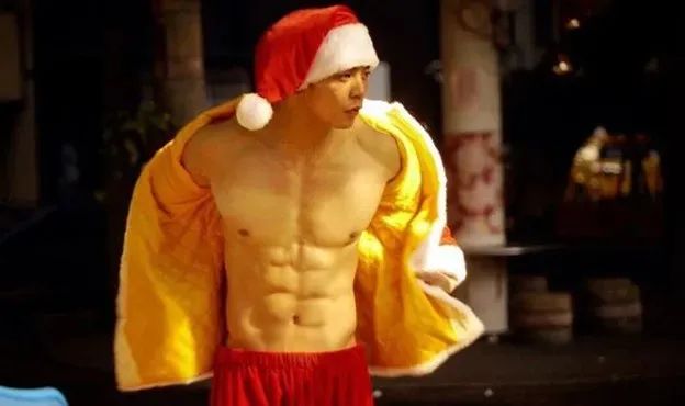 卖韭菜盒子的肌肉男露内裤边秀人鱼线火了 - 51虹马