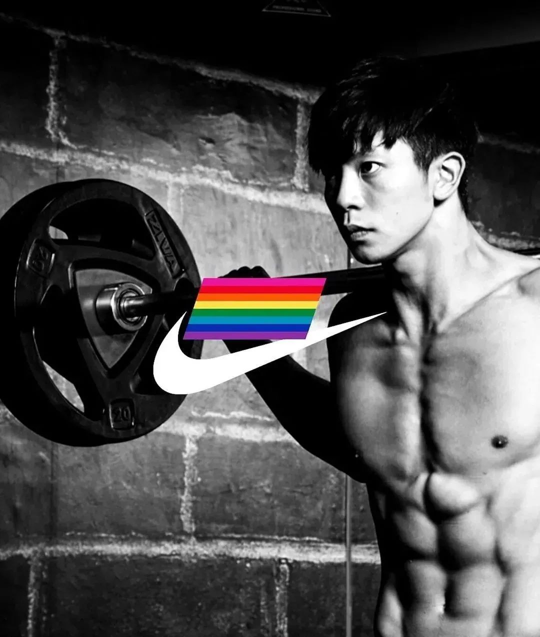 卖韭菜盒子的肌肉男露内裤边秀人鱼线火了 - 51虹马