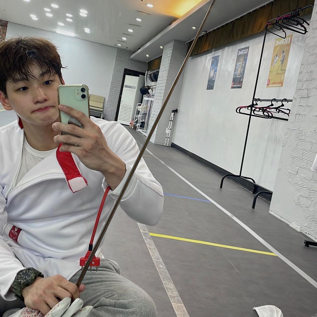 让你一「剑」钟情的肌肉剑士 竟是个抖 M 猫奴：金艺贤 - 51虹马