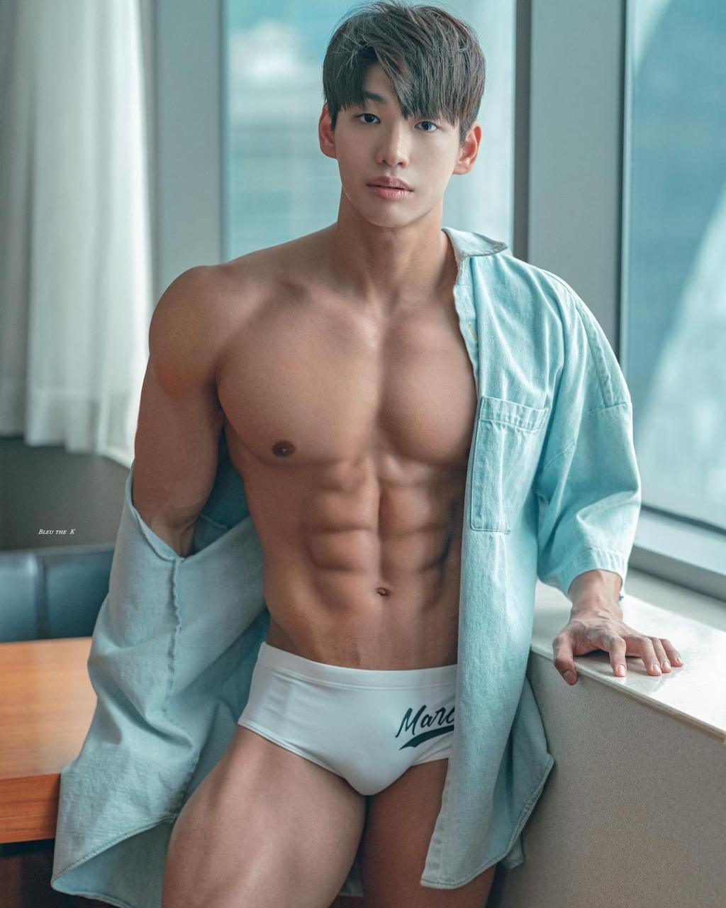 让你一「剑」钟情的肌肉剑士 竟是个抖 M 猫奴：金艺贤 - 51虹马