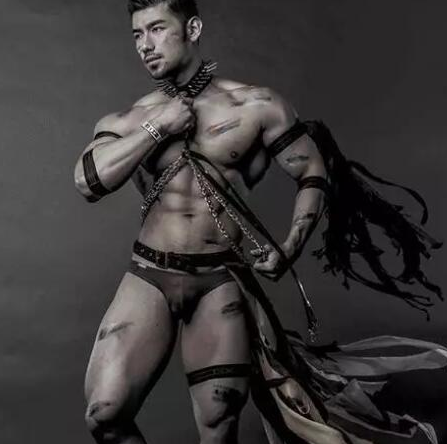 《黑帮的我成了高中生》少年长期遭受校园霸凌，自杀时砸在黑社会大佬身上，大佬灵魂附身少年。-51虹马