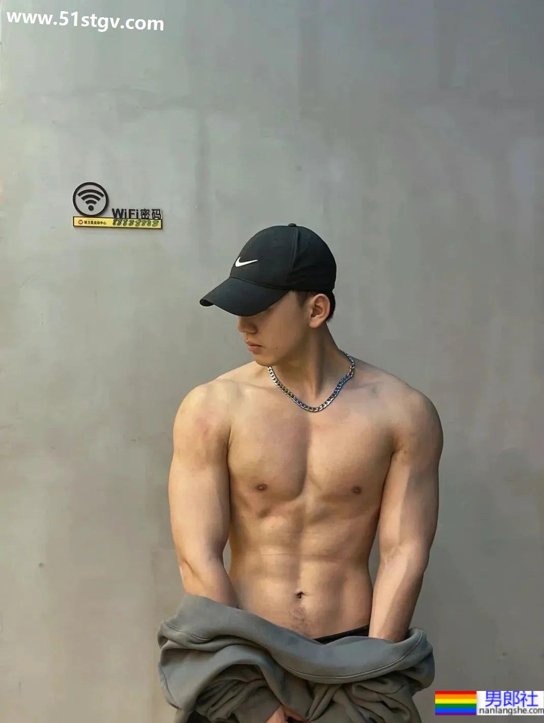 结实精壮的小哥哥，你喜欢哪个？ - 51虹马