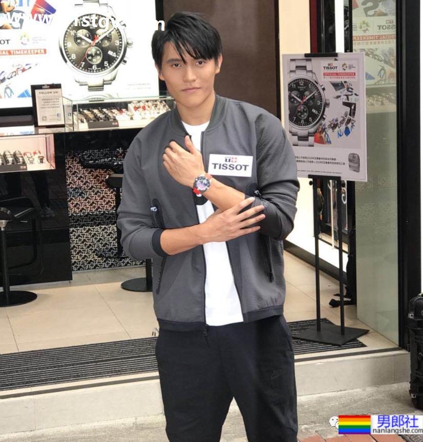 马德钟超帅的体育生儿子亲吻男生,性向成谜 - 51虹马 马德钟超帅的体育生儿子亲吻男生,性向成谜 - 51虹马