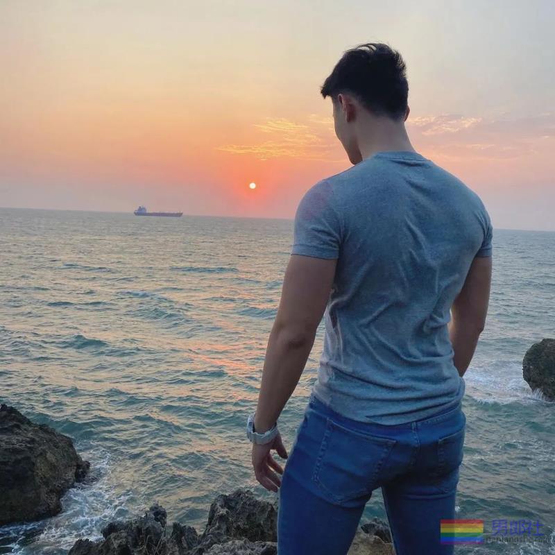 牛奶肌小哥，谁不喜欢？ - 51虹马