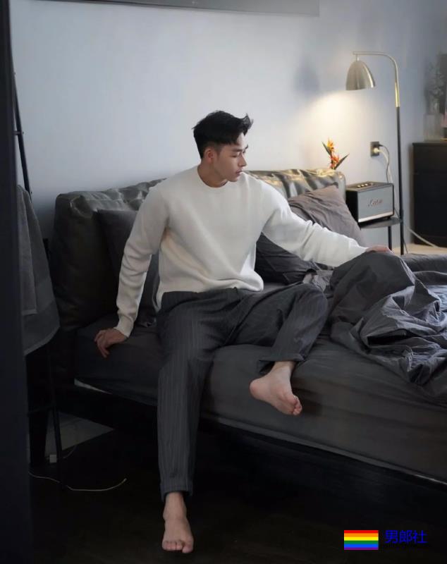 型男小哥哥，身材和颜值都很耐看-51虹马