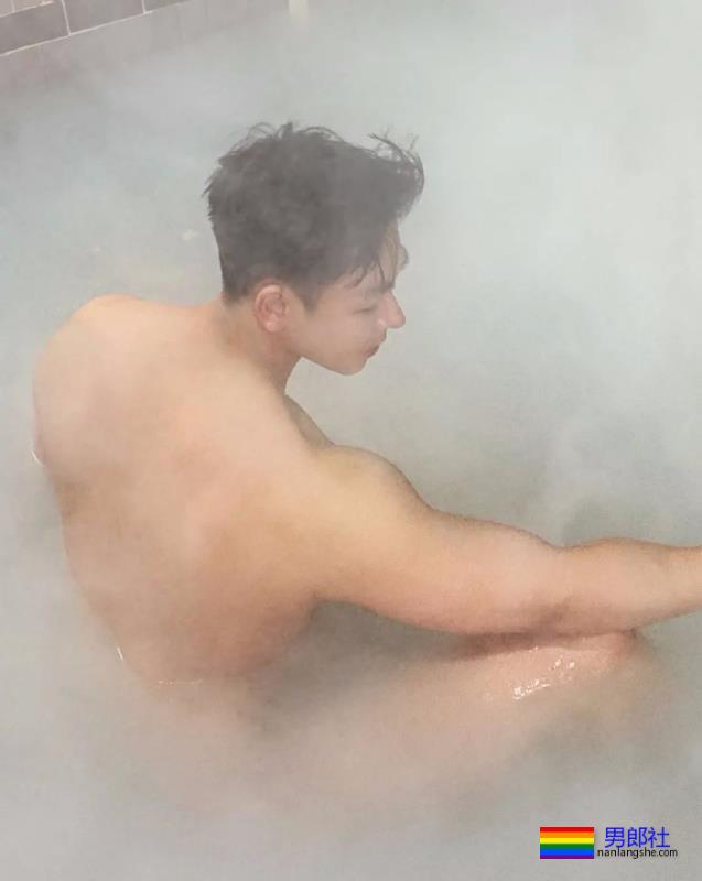 型男小哥哥，身材和颜值都很耐看 - 51虹马