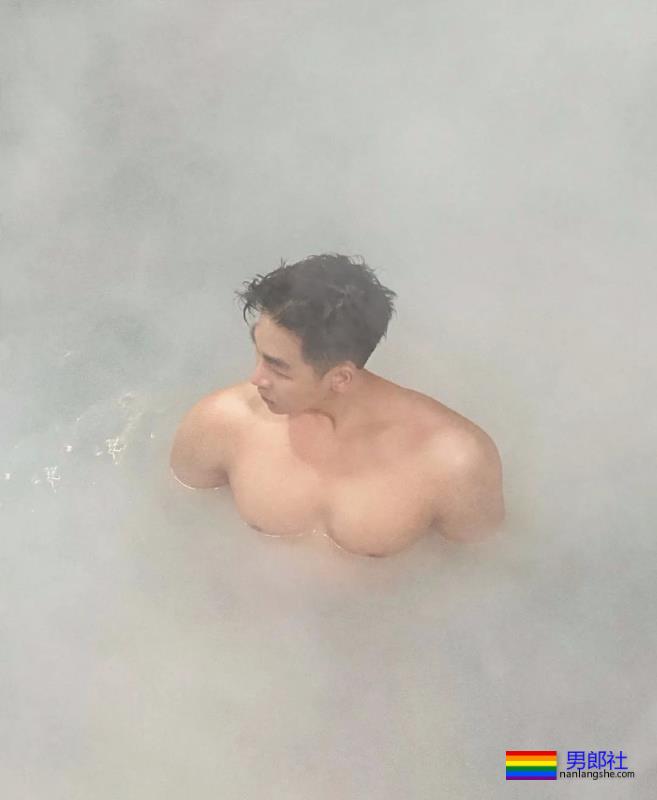 型男小哥哥，身材和颜值都很耐看 - 51虹马