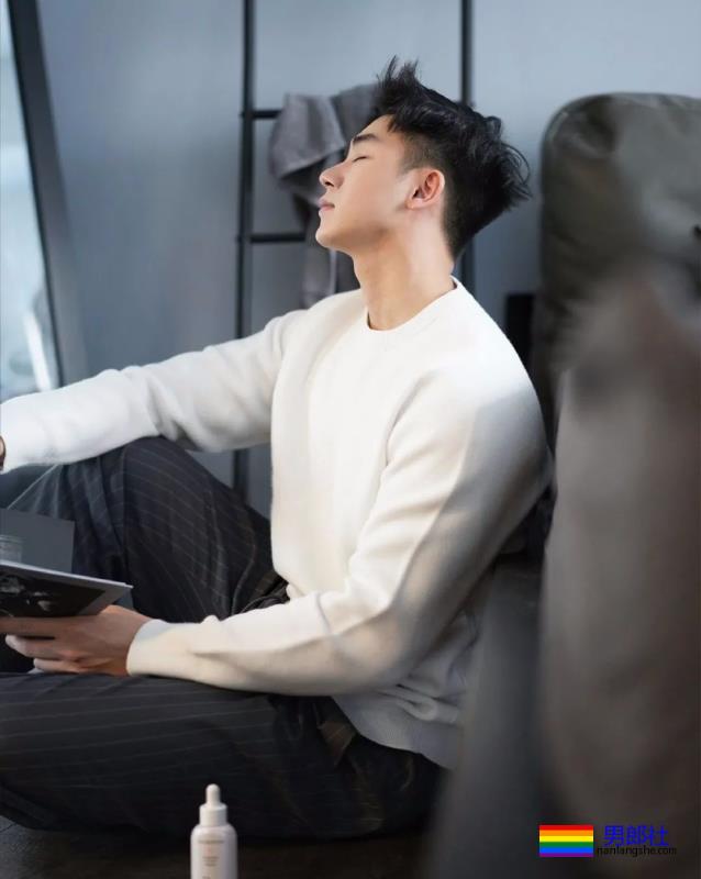 型男小哥哥，身材和颜值都很耐看 - 51虹马