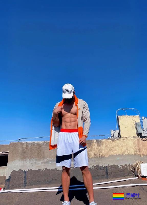 型男小哥哥，身材和颜值都很耐看 - 51虹马