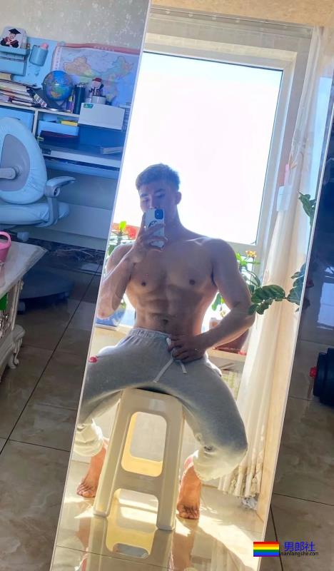 型男小哥哥，身材和颜值都很耐看 - 51虹马