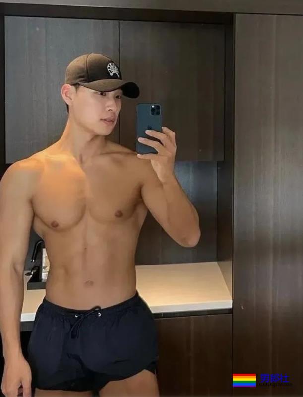 海边偶遇的运动小哥，黝黑的大长腿，太性感 - 51虹马