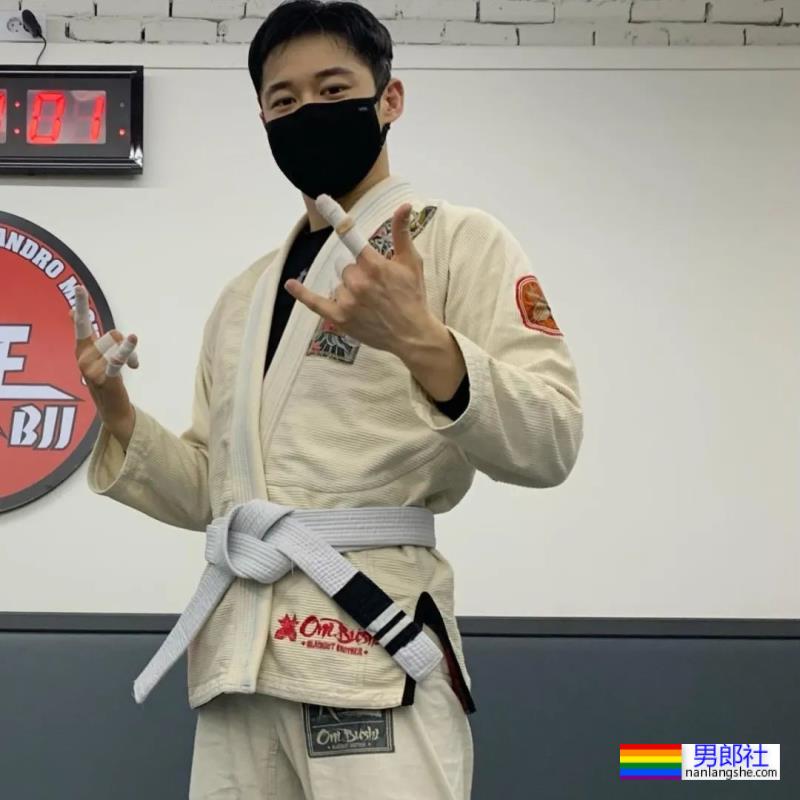 柔道小哥被拖去拍硬照写真,这身材也太可了吧! - 51虹马 柔道小哥被拖去拍硬照写真,这身材也太可了吧! - 51虹马