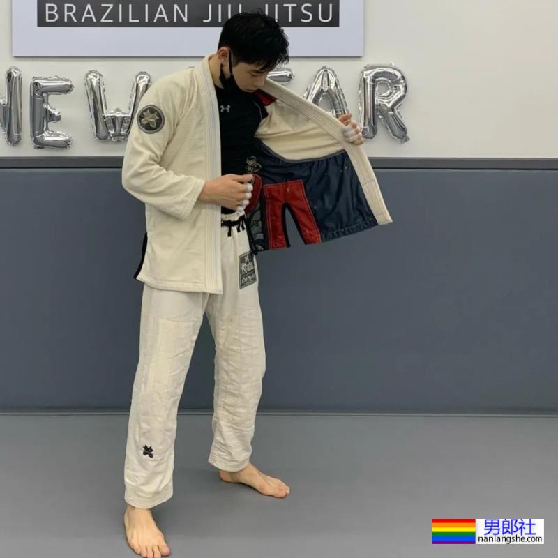 柔道小哥被拖去拍硬照写真,这身材也太可了吧! - 51虹马 柔道小哥被拖去拍硬照写真,这身材也太可了吧! - 51虹马