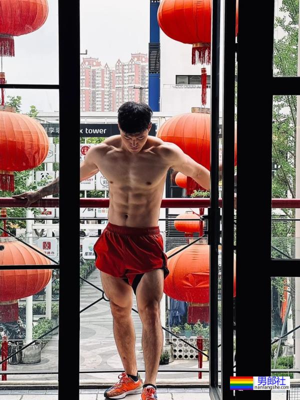 北京体育大学毕业的肌肉男,可以又多Man?-51虹马