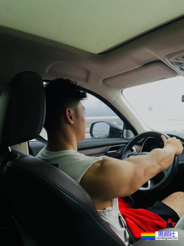 北京体育大学毕业的肌肉男，可以又多Man？ - 51虹马