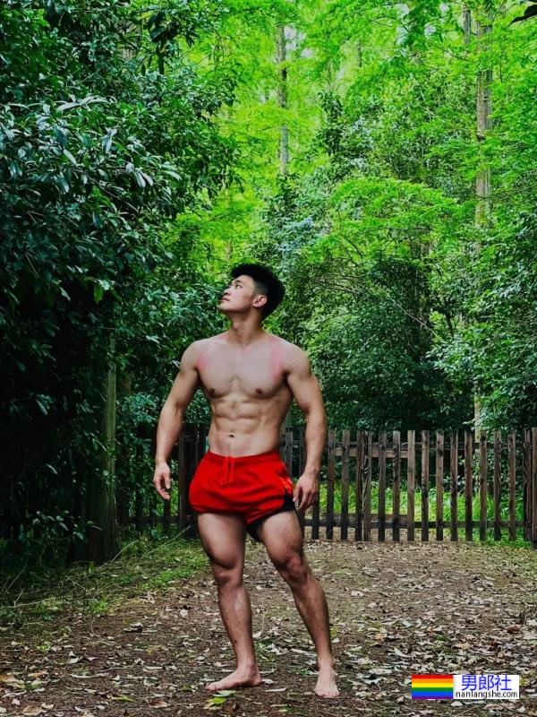 北京体育大学毕业的肌肉男，可以又多Man？ - 51虹马