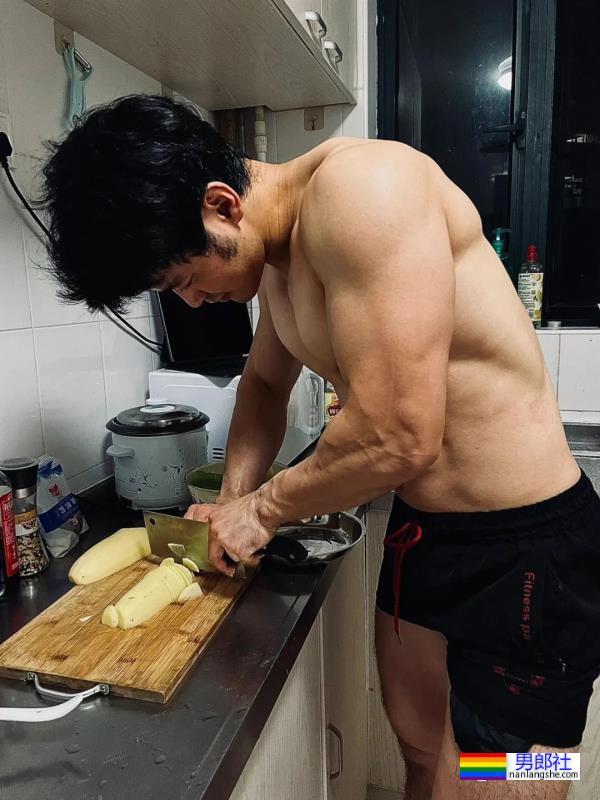 北京体育大学毕业的肌肉男，可以又多Man？ - 51虹马