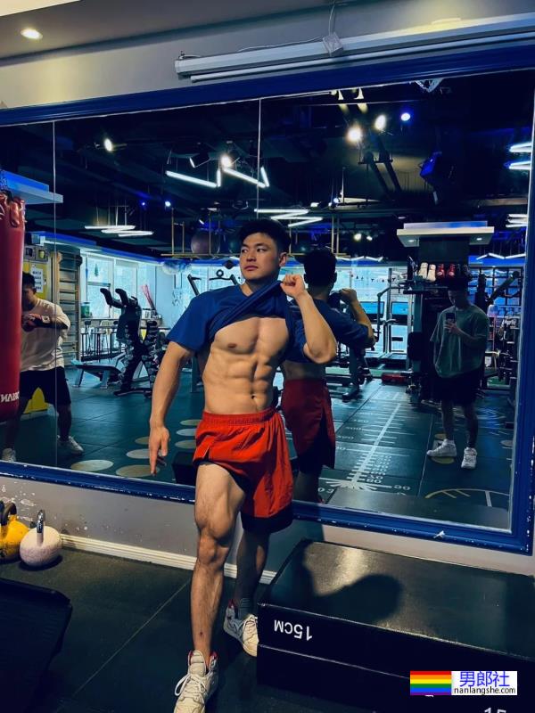 北京体育大学毕业的肌肉男，可以又多Man？ - 51虹马