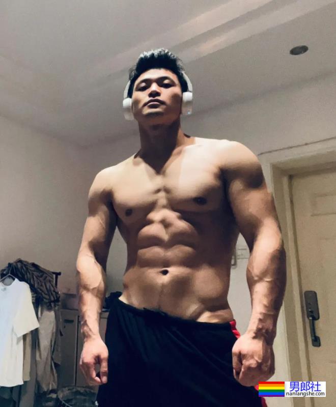 北京体育大学毕业的肌肉男，可以又多Man？ - 51虹马