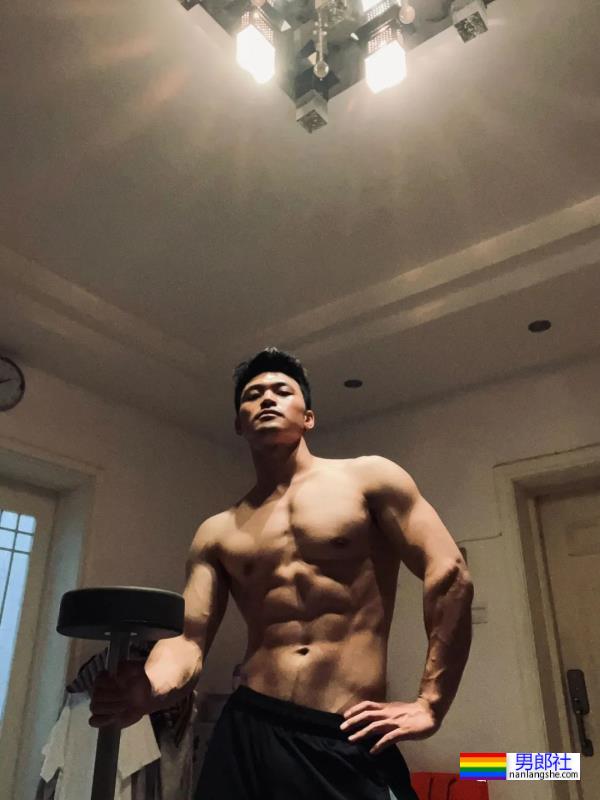 北京体育大学毕业的肌肉男，可以又多Man？ - 51虹马