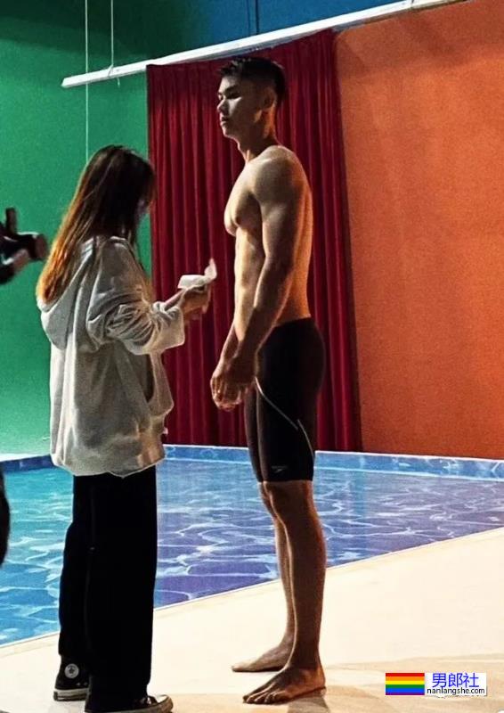 188cm泳裤男模火了，山东帅哥果然实力不凡！ - 51虹马