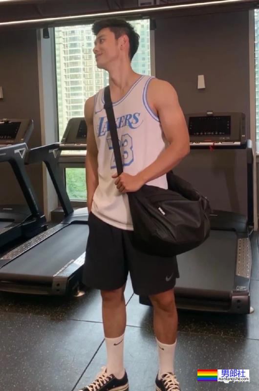 188cm泳裤男模火了，山东帅哥果然实力不凡！ - 51虹马