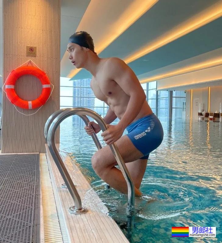 188cm泳裤男模火了，山东帅哥果然实力不凡！ - 51虹马