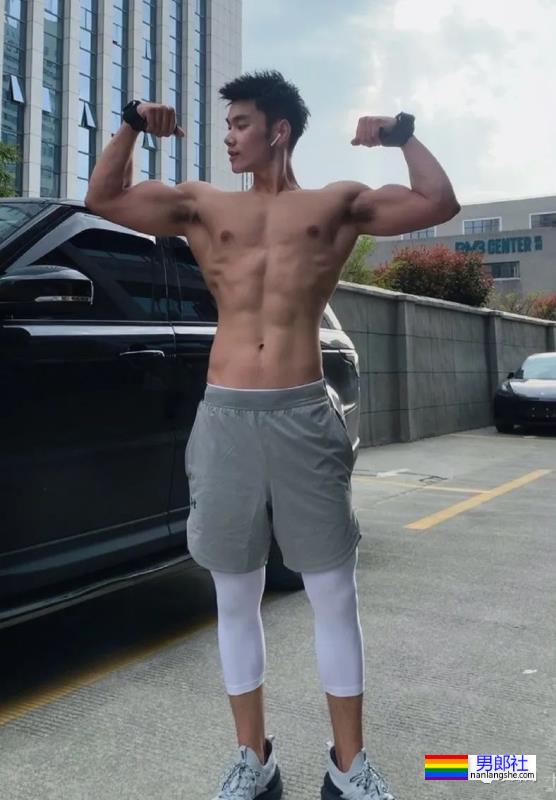 188cm泳裤男模火了，山东帅哥果然实力不凡！ - 51虹马