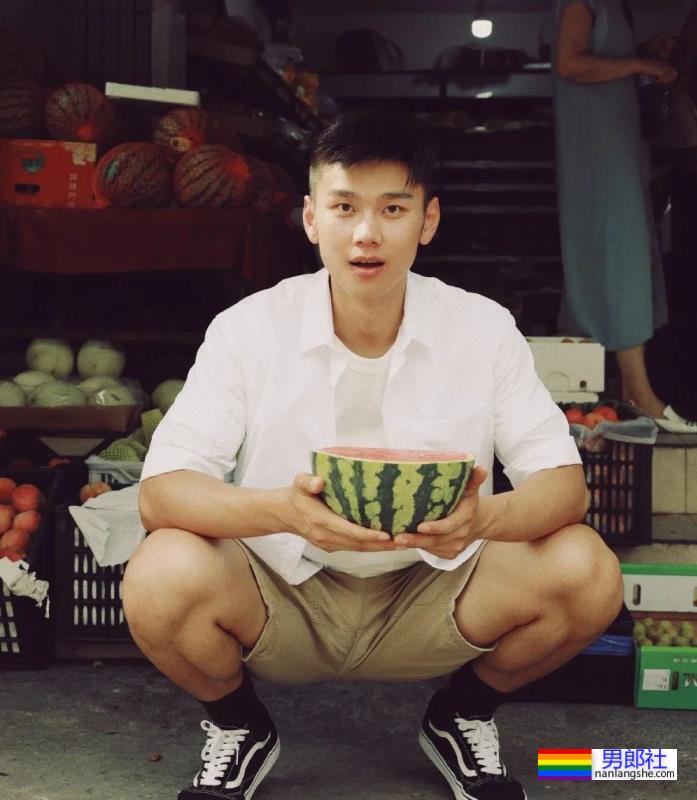 188cm泳裤男模火了，山东帅哥果然实力不凡！ - 51虹马