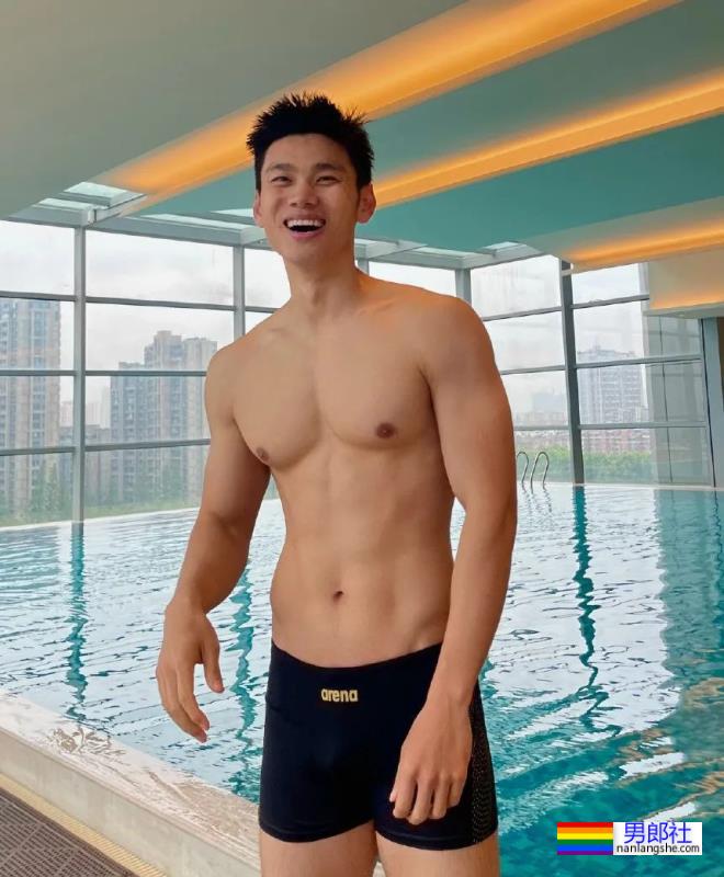 188cm泳裤男模火了，山东帅哥果然实力不凡！ - 51虹马