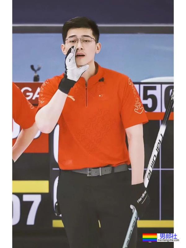 冰壶帅哥许静韬官宣结婚！他的大胸肌原来一直都不是凌智的！ - 51虹马