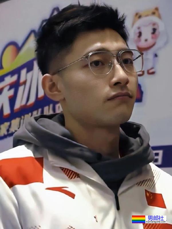 冰壶帅哥许静韬官宣结婚！他的大胸肌原来一直都不是凌智的！ - 51虹马