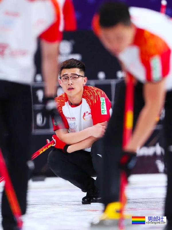 冰壶帅哥许静韬官宣结婚！他的大胸肌原来一直都不是凌智的！ - 51虹马