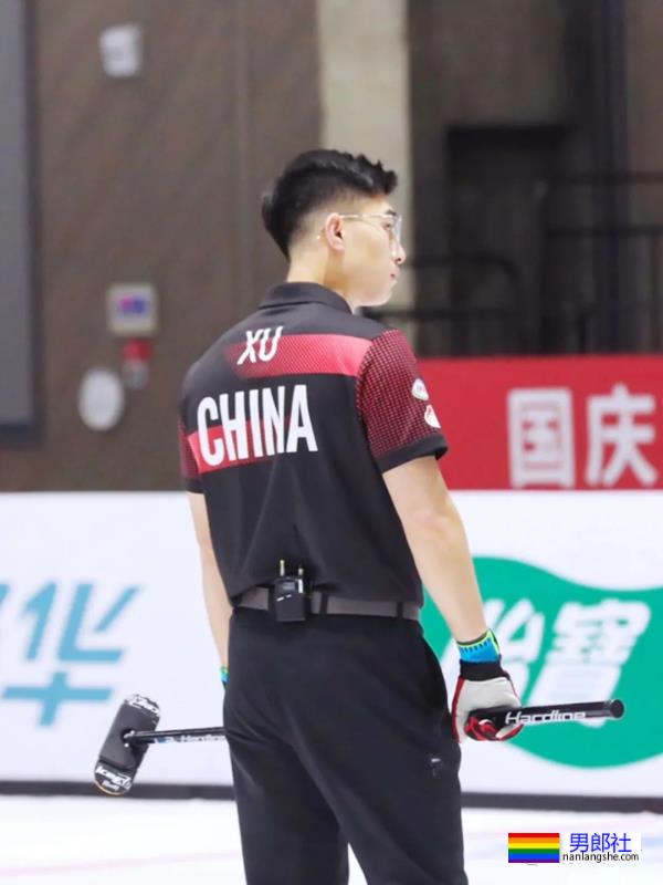 冰壶帅哥许静韬官宣结婚！他的大胸肌原来一直都不是凌智的！ - 51虹马