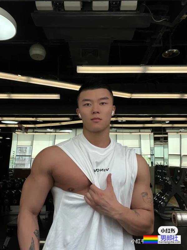 肌肉帅哥 - 51虹马