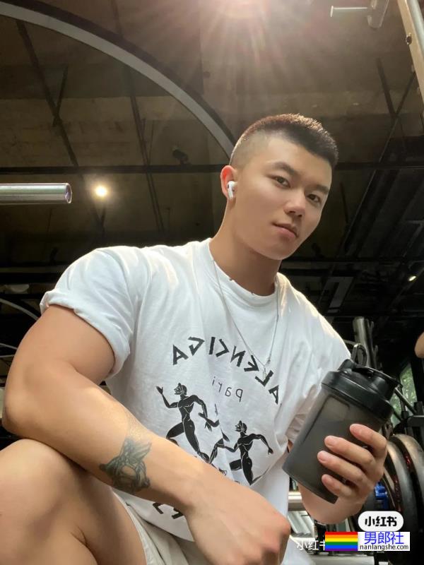 肌肉帅哥 - 51虹马