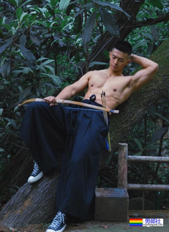 网红帅哥体育生肌肉男摄影师挑战一张封神！这该死的胜负欲！ - 51虹马