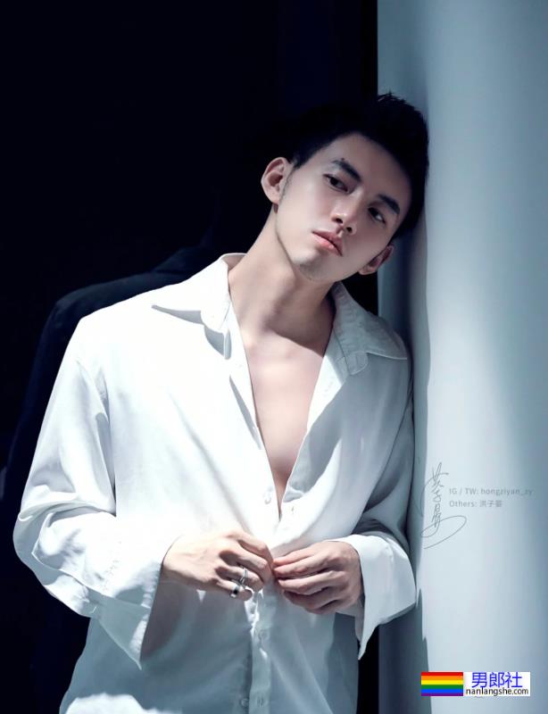 网红帅哥体育生肌肉男摄影师挑战一张封神！这该死的胜负欲！ - 51虹马