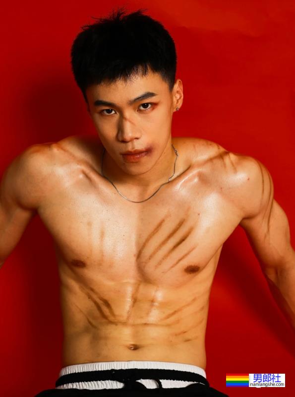 网红帅哥体育生肌肉男摄影师挑战一张封神！这该死的胜负欲！ - 51虹马