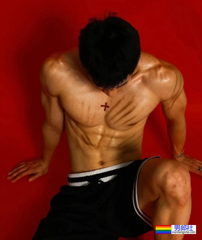 网红帅哥体育生肌肉男摄影师挑战一张封神！这该死的胜负欲！ - 51虹马