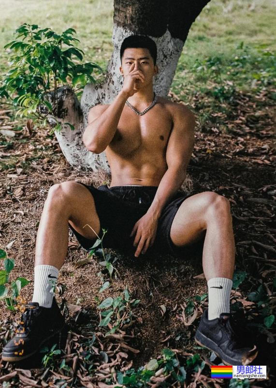 网红帅哥体育生肌肉男摄影师挑战一张封神！这该死的胜负欲！ - 51虹马