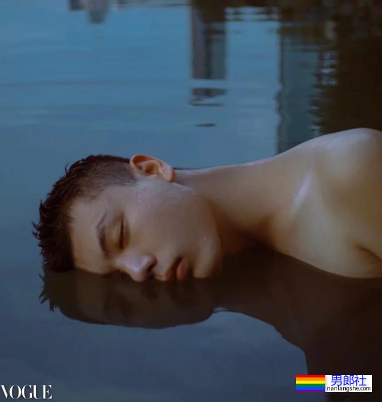 网红帅哥体育生肌肉男摄影师挑战一张封神！这该死的胜负欲！ - 51虹马