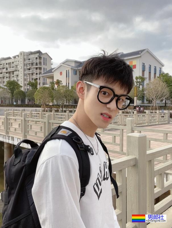 网红帅哥体育生肌肉男摄影师挑战一张封神！这该死的胜负欲！ - 51虹马