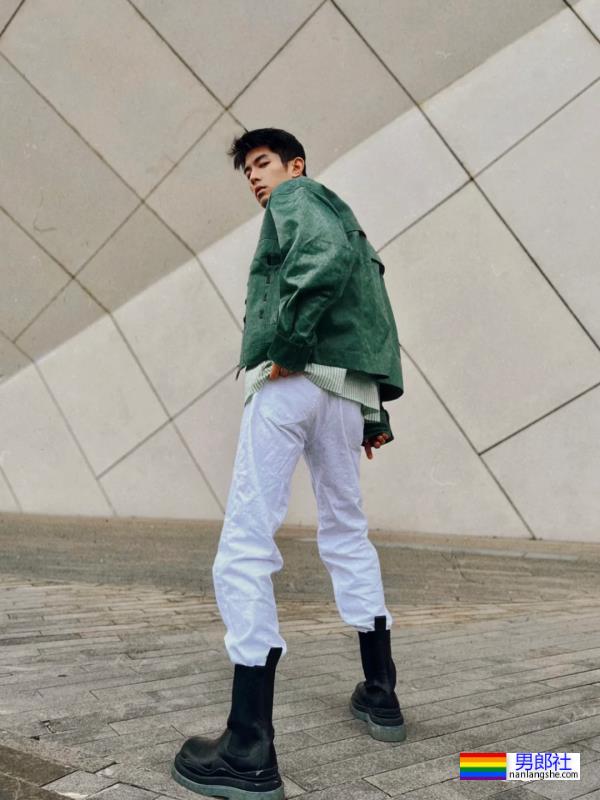 网红帅哥体育生肌肉男摄影师挑战一张封神！这该死的胜负欲！ - 51虹马