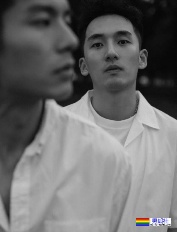 网红帅哥体育生肌肉男摄影师挑战一张封神！这该死的胜负欲！ - 51虹马