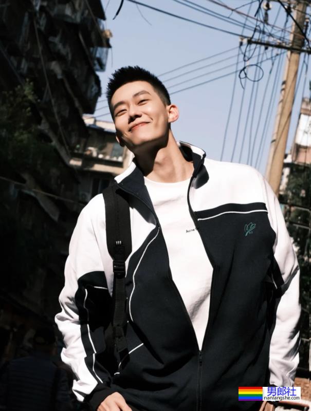 网红帅哥体育生肌肉男摄影师挑战一张封神！这该死的胜负欲！ - 51虹马