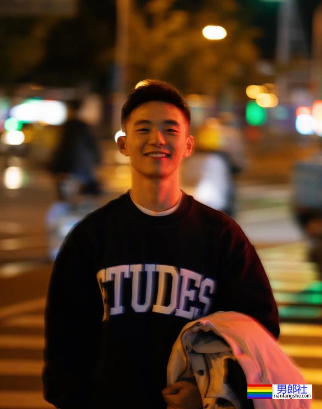 网红帅哥体育生肌肉男摄影师挑战一张封神！这该死的胜负欲！ - 51虹马